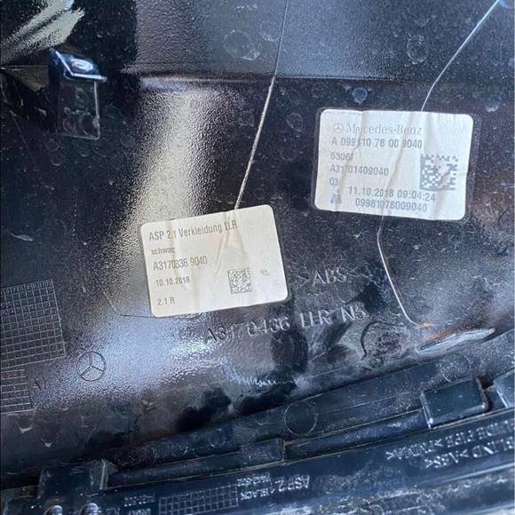 Mercedes Mirror cover side C300 2019 - Picture 4 of 4